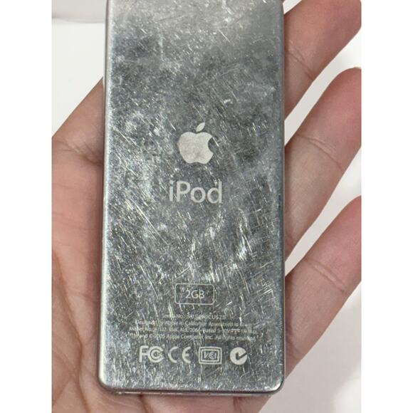 Apple Ipod‎ Nano A1137 2GB White Vintage For Parts Only AS IS - Picture 2 of 4